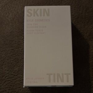 Kylie Cosmetics Skin Tint in 2c